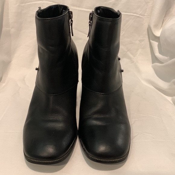 Black Bandolino ankle boots with leather upper. Retro/steam punk/bohemian vibe. - Picture 2 of 8